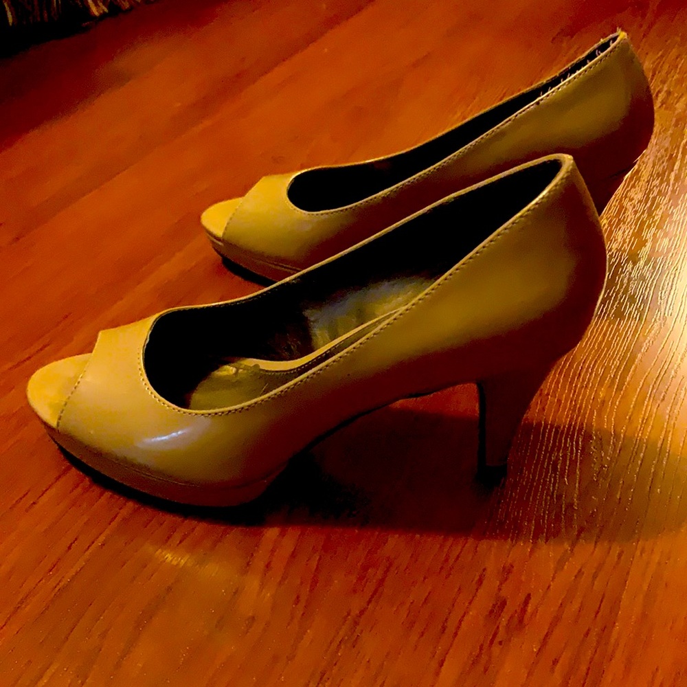 Bandolino, tan shoes
